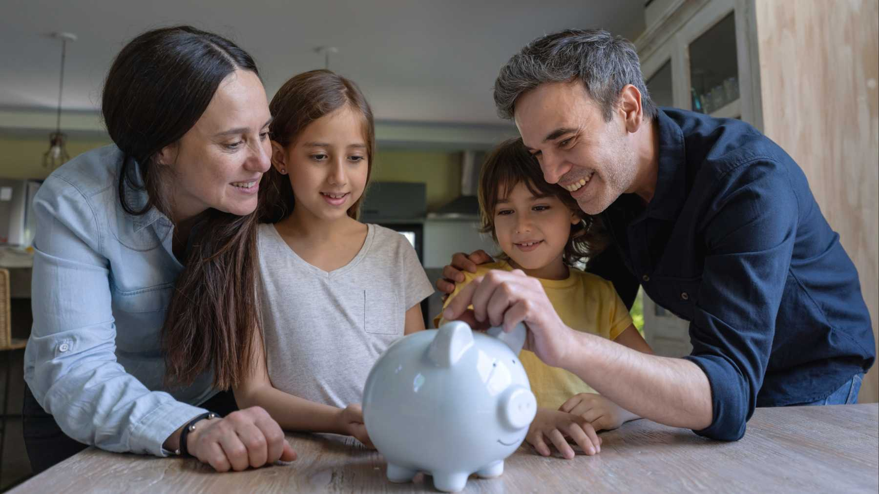 ¡Descubre Cómo Enseñar a tus Hijos a Ser Expertos en Finanzas Desde Pequeños con Estos 6 Consejos Infalibles!